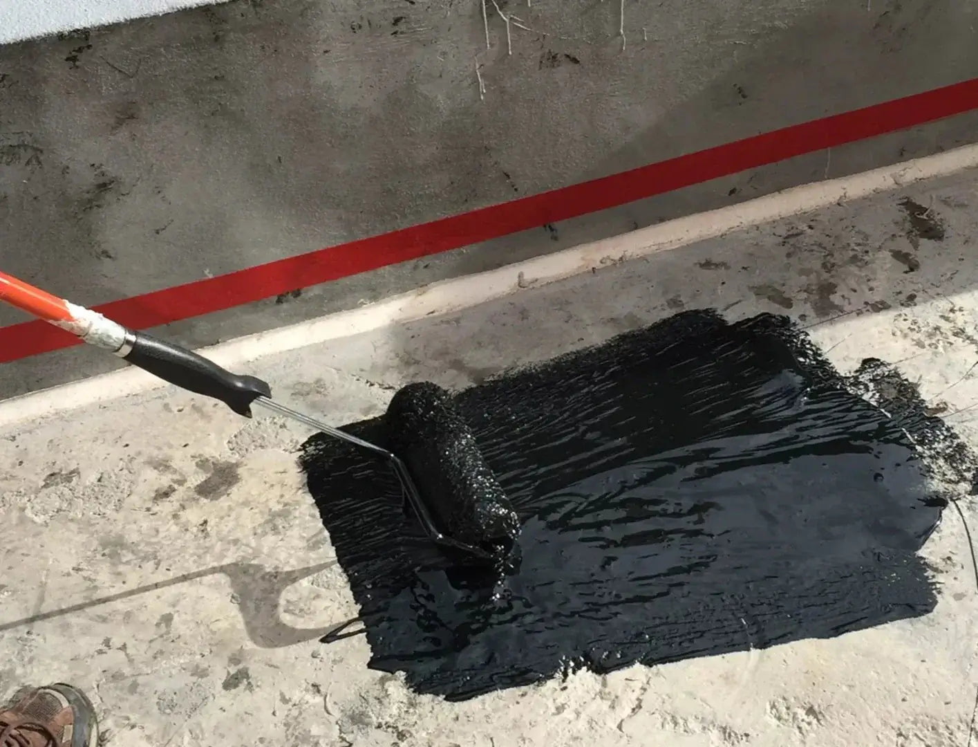 Strucsol DPM Damp Proof membrane for waterproofing damp proofing application by brush, sprayer or roller